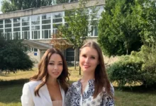 Катерина Кухар на фоні хореографічного коледжу