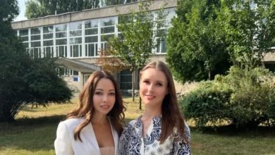 Катерина Кухар на фоні хореографічного коледжу