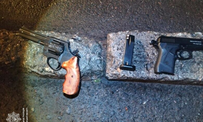 зброя вилучена у чоловіка, поліція