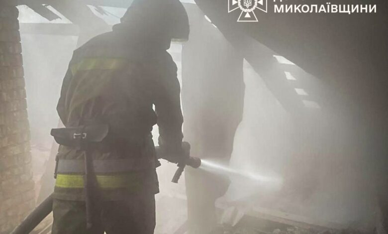 Рятувальник на місці пожежі (фото ілюстративне)