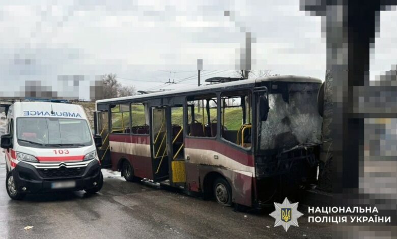 Обстріляний маршрутний автобус у Херсоні