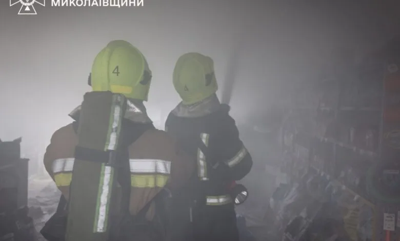 У Миколаєві загорівся магазин зоотоварів