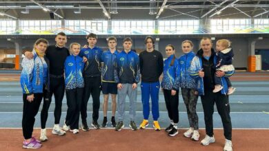 Команда миколаївських спортсменів, тренерів та майбутня зірка української легкої атлетики