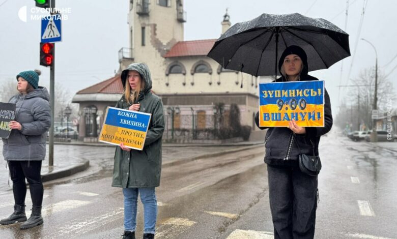 Хвилина мовчання в Миколаєві (фото "Суспільне")