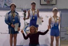 Олена Мовчан та її вихованці (ліворуч - Тимофій Петрик)