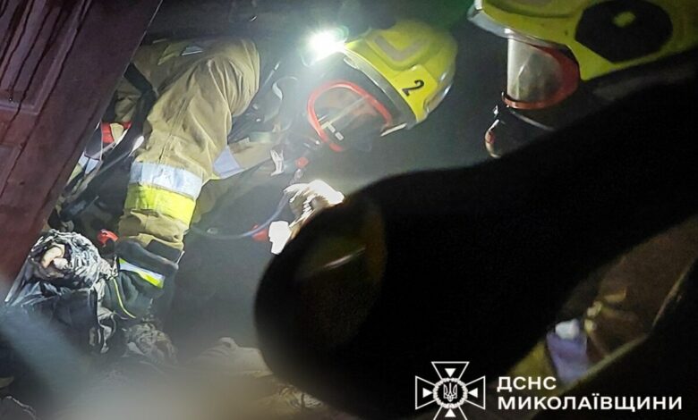 Миколаївські вогнеборці за роботою