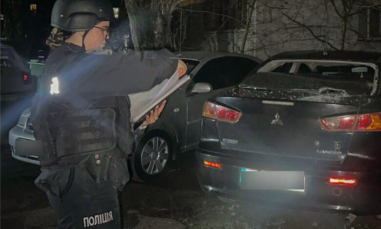 Поліцейські фікують наслідки ворожої атаки в Миколаєві