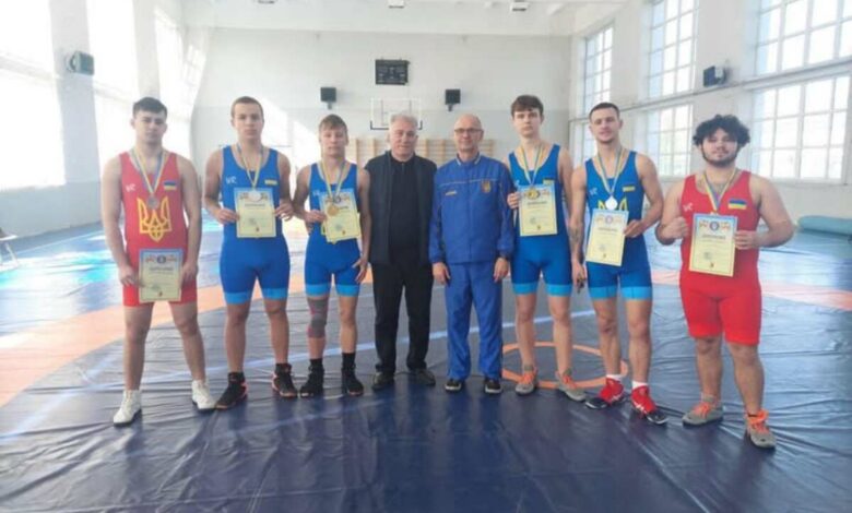 спортсмени з греко-римської боротьби