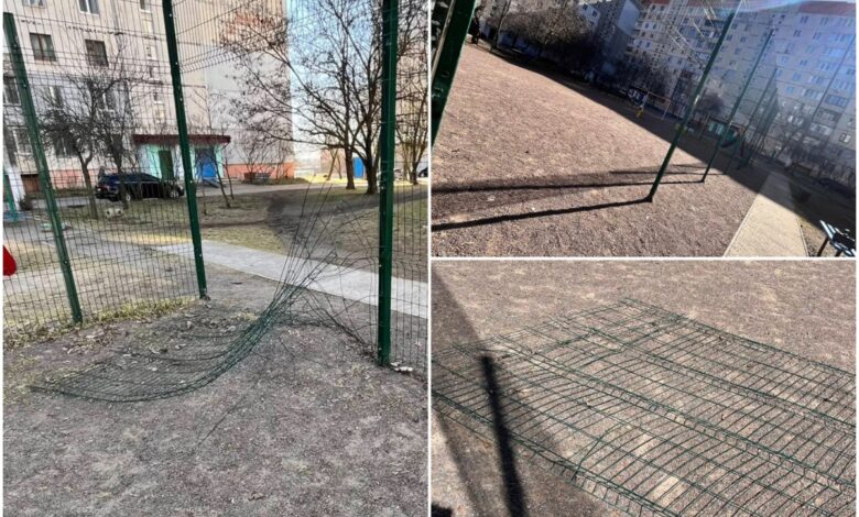 Аварійний стан футбольного майданчика на Океанівській