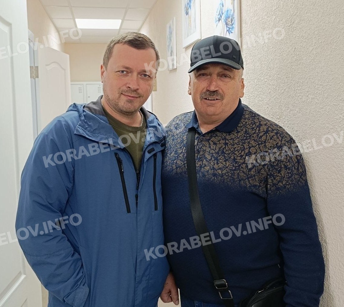 Голова адміністрації Корабельного району Олександр Цуканов і голова Корабельної районної ради ветеранів війни та праці Володимир Мезінов