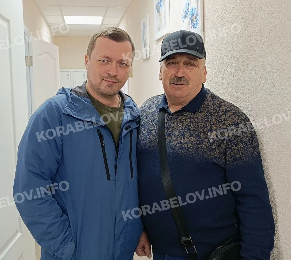 Глава администрации Корабельного района Александр Цуканов и глава Корабельного районного совета ветеранов войны и труда Владимир Мезинов