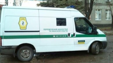 Броньований інкасаторський автомобіль Ощадбанку (фото ЗМІ)