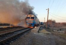 Пошкоджений тепловоз Укрзалізниці