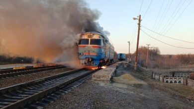 Пошкоджений тепловоз Укрзалізниці