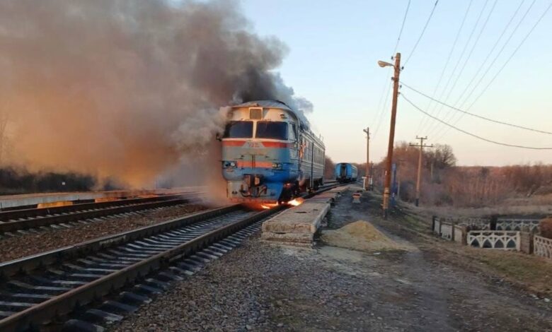 Пошкоджений тепловоз Укрзалізниці