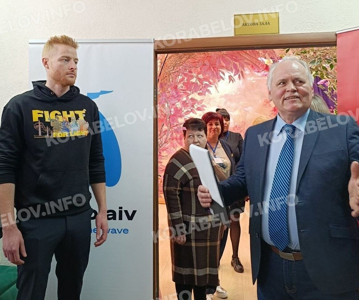 Ліворуч - керівник Офісу Посольства Данії в Миколаєві Якоб Торрільд Хансен, праворуч - керівник Миколаївського міського територіального центру соціального обслуговування Сергій Бондаренко