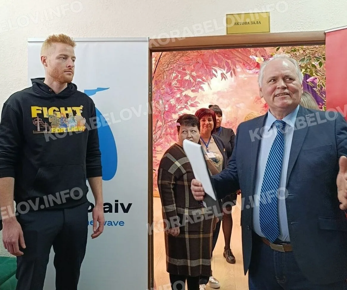 Слева — руководитель Офиса Посольства Дании в Николаеве Якоб Торрильд Хансен, справа — руководитель Николаевского городского территориального центра социального обслуживания Сергей Бондаренко