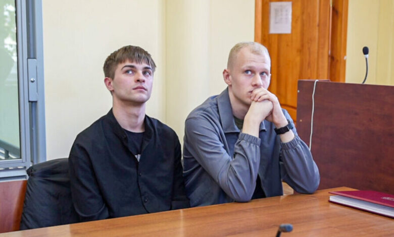 Дмитро Лясковецький (праворуч) та Євгеній Донець у суді. (Фото: Тетяна Федоркова для видання «Ґрати»)