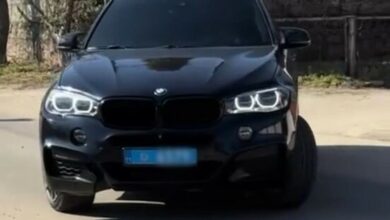 Цивільне авто з поліцейськими номерами