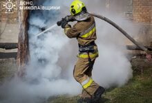 Миколаївський пожежник за роботою