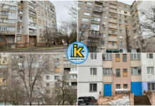 Фанера на вікнах після обстрілів у Корабельному районі