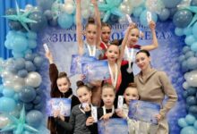 Юні миколаївські грації та їх тренерка