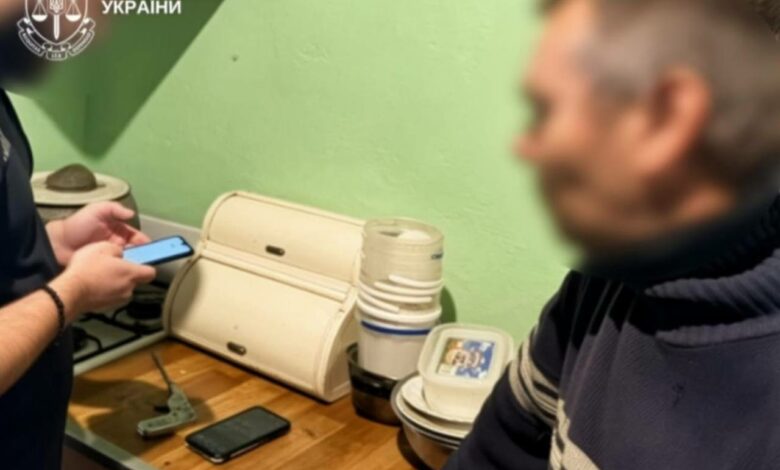 розповсюджував дитячу порнографію