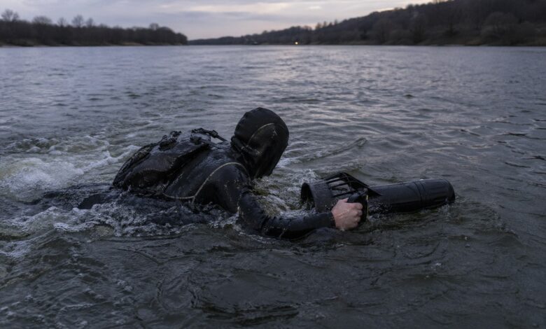 Пірнають під воду з акваскутерами: Дністер став новим маршрутом втечі через кордон