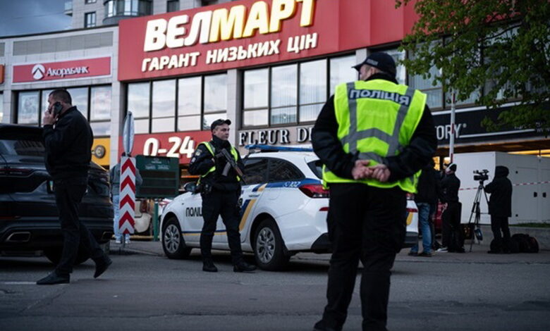 Втекли замість рятувати: у Києві поліцейським оголосили підозру після кривавого теракту