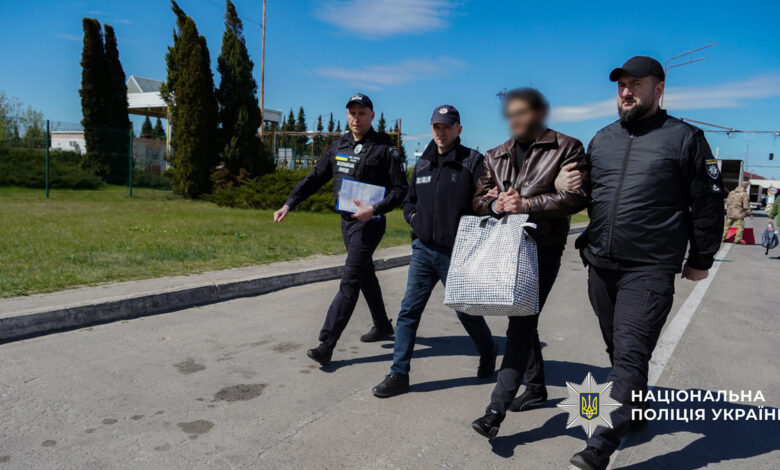 Організатора шахрайських схем екстрадували з Естонії