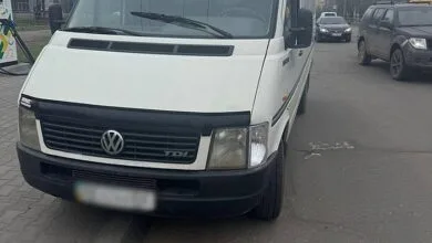 Мікроавтобус, що збив жінку на переході