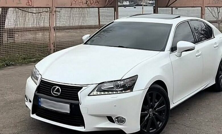 Lexus підозрюваного перед обшуком (фото "Новини-N")