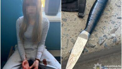 Підозрювана дівчина та знаряддя нападу