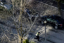 Поліцейський втікає від озброєного терориста (скрін з відео)