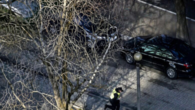 Поліцейський втікає від озброєного терориста (скрін з відео)