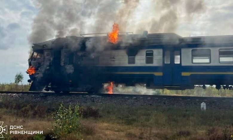 Пошкоджений потяг Укрзалізниці на Рівненщині