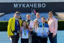 Юні миколаївські атлети та їх наставниці