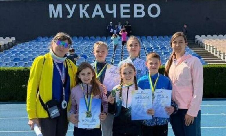 Юні миколаївські атлети та їх наставниці