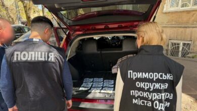 Куратора затримали на "гарячому"