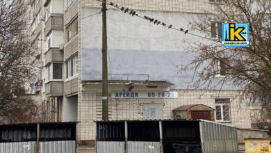 Вивіска в Корабельному (весна-2026)