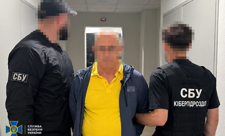 СБУ зустріла кримського "ексміністра"