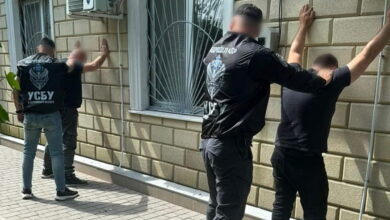 Затримано двох посадовців іна "відкаті"