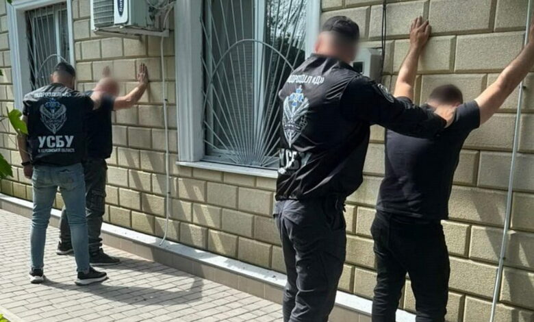 Затримано двох посадовців іна "відкаті"
