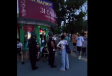 Підлітки кидали петарди під ноги перехожим