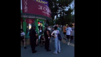 Підлітки кидали петарди під ноги перехожим