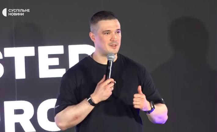 Брехня, хаос і "людина з дубінкою": Федоров звинуватив Сирського у розколі України