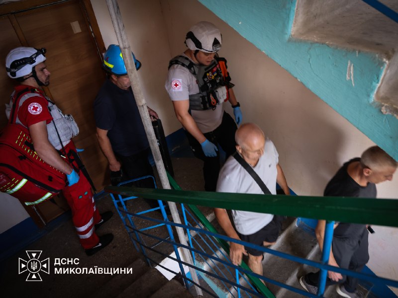 Пошкоджені житлові будинки та пожежа після комбінованої атаки на Миколаївщині