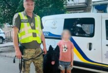 Дівчинка, поліцейський та собака Найт