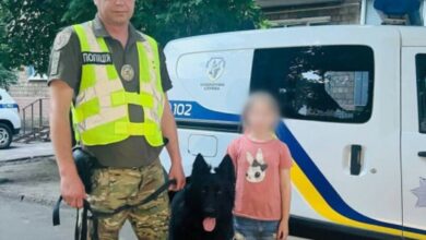 Дівчинка, поліцейський та собака Найт