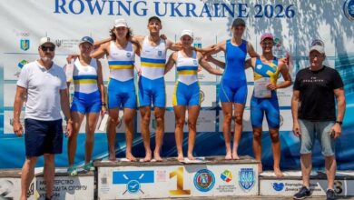 Юні миколаївські веслувальники та їх тренери